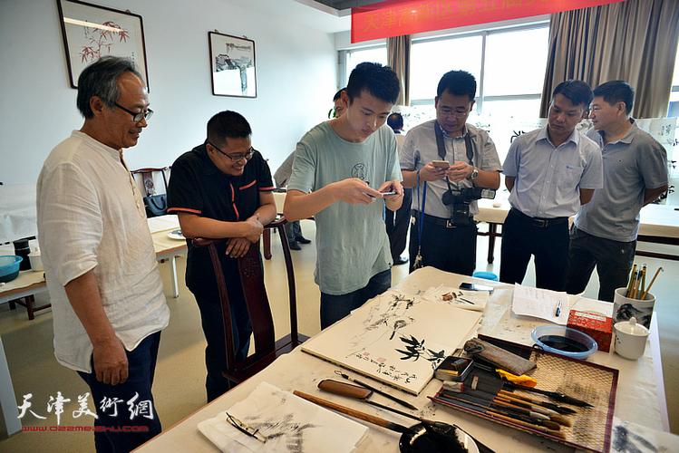 天津书画名家走进天津高新区出席第五届文化艺术节书法绘画主题沙龙活